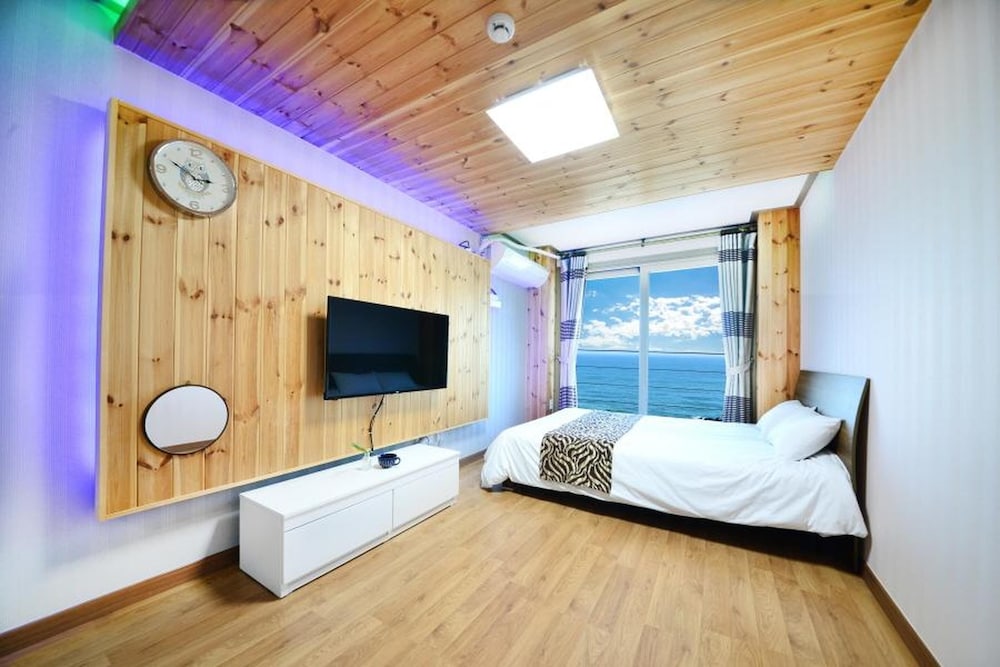 Basic Room, 1 Bedroom (301)