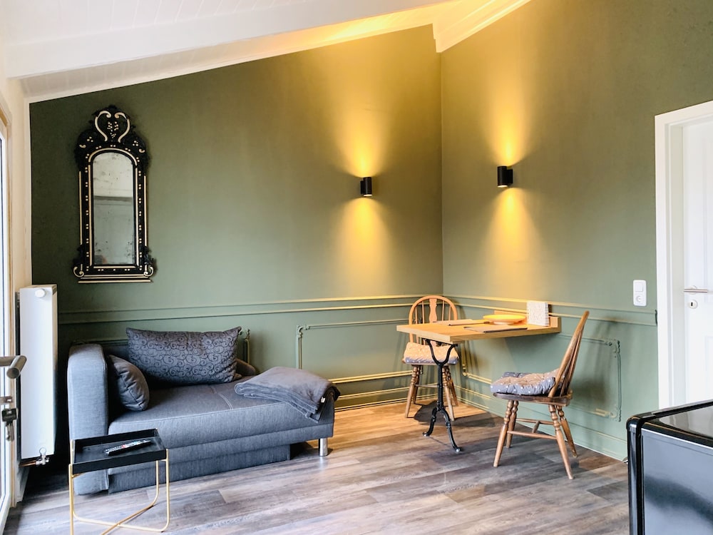 Suite (Green)