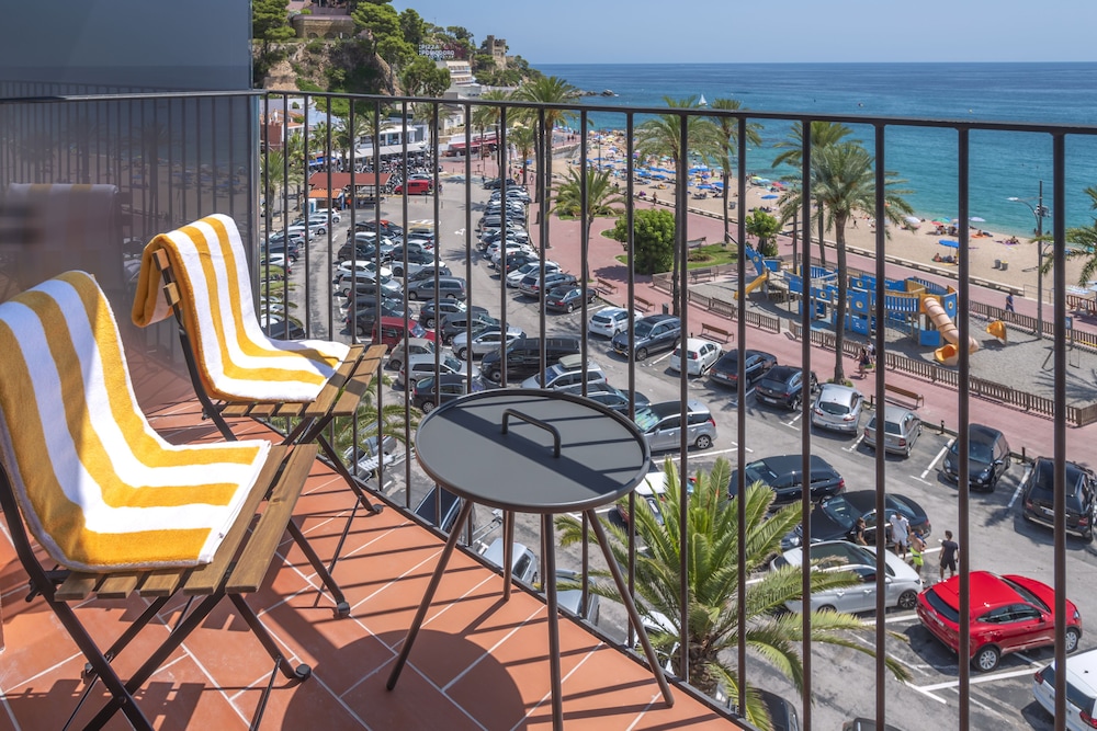 Standard Double or Twin Room, Sea View - Photo 9