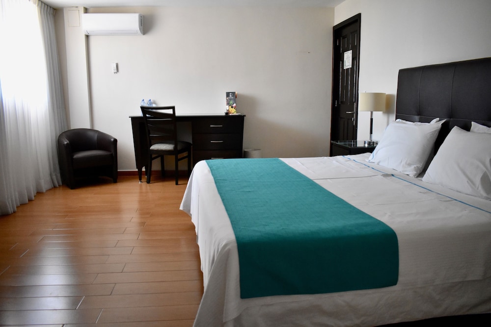 Standard Room, 1 King Bed - Photo 1