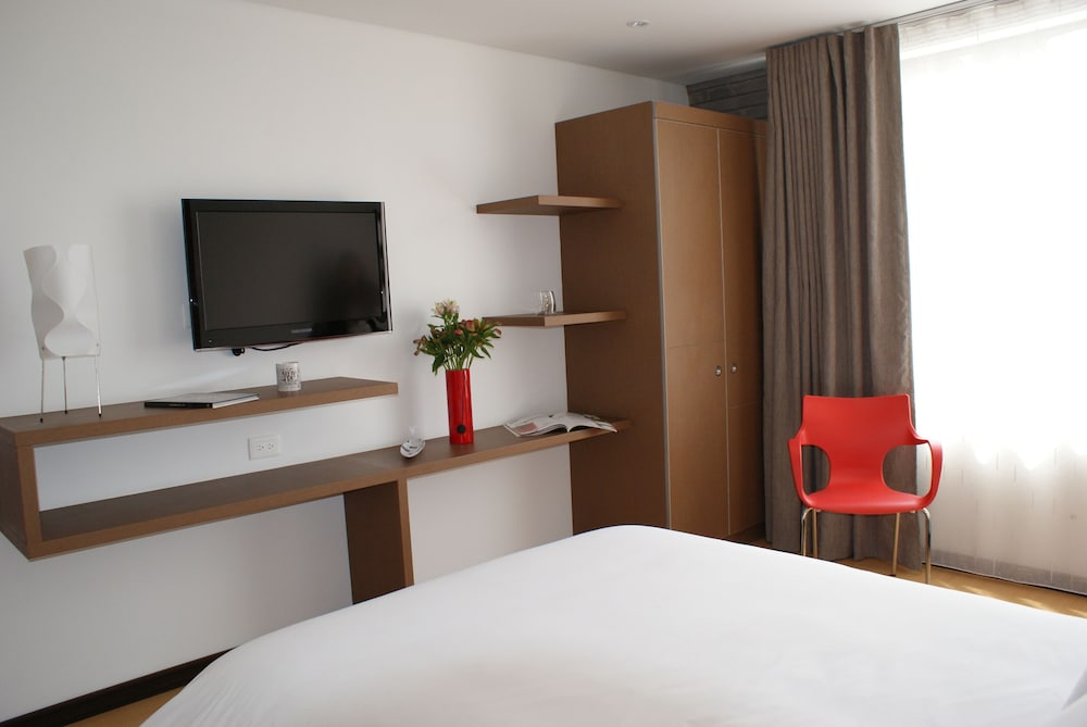 Standard Room, 1 King Bed - Photo 3