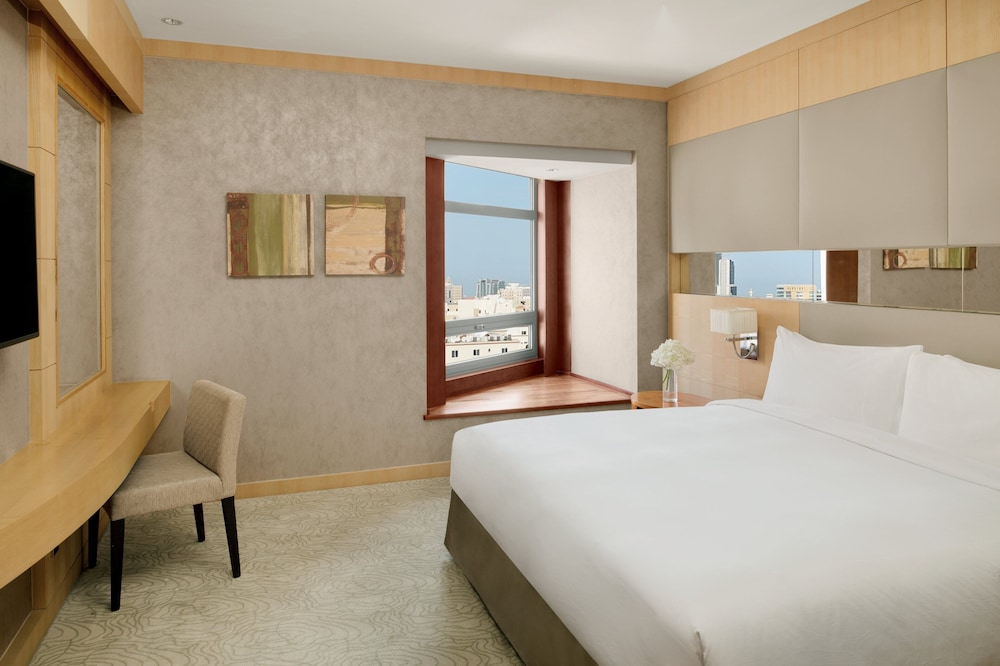 Premium Room, 1 King Bed, Accessible - Photo 2
