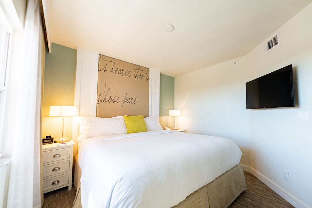 Superior Room, 1 King Bed (Superior King) - Photo 3