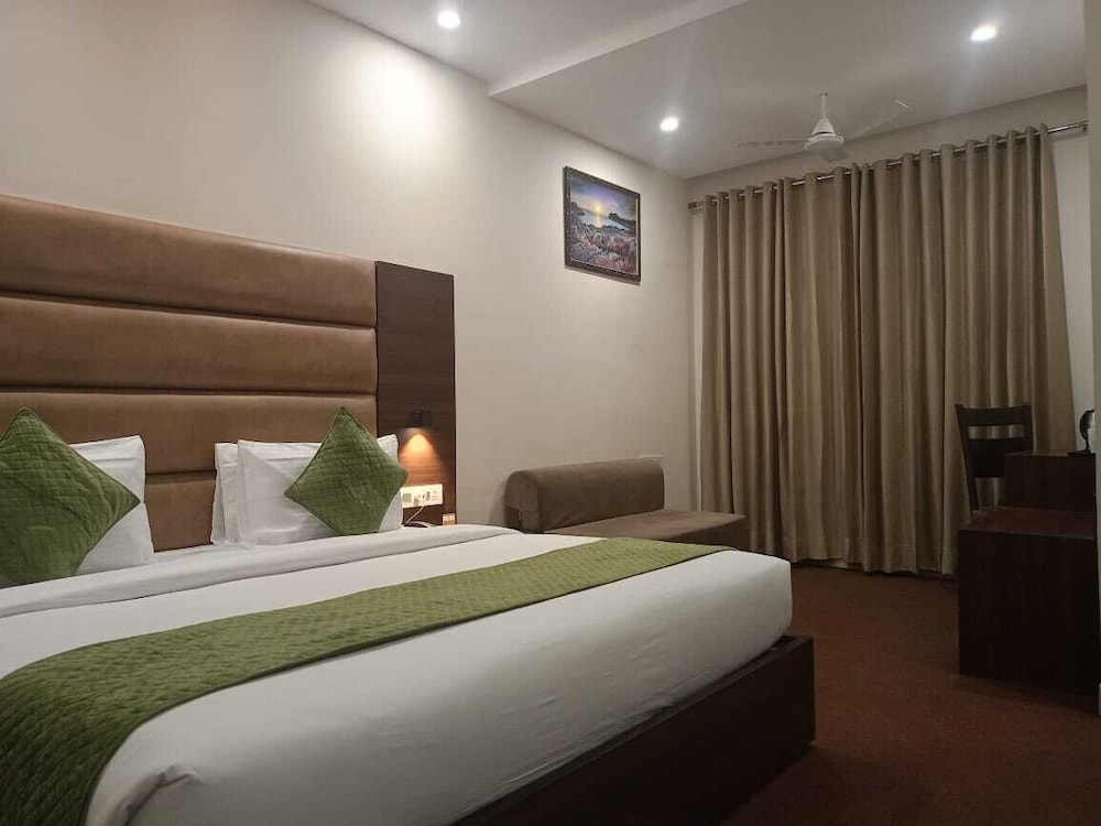 Deluxe Double or Twin Room, City View photo 3