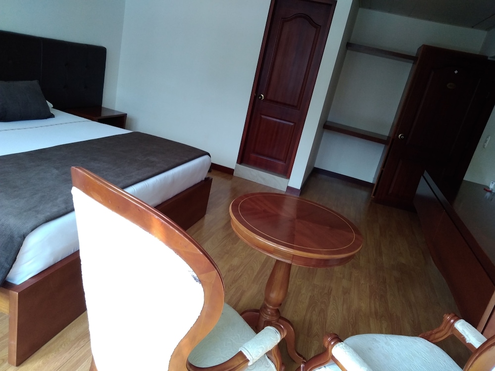 Deluxe Room, Jetted Tub