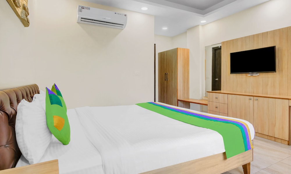 Deluxe Room - Photo 12