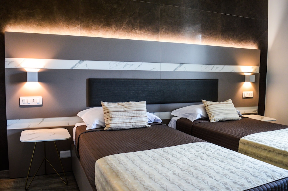 Superior Twin Room - Photo 1