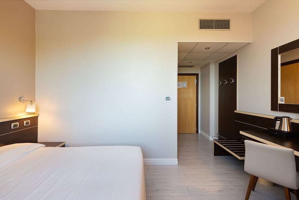 Deluxe Double or Twin Room - Photo 4