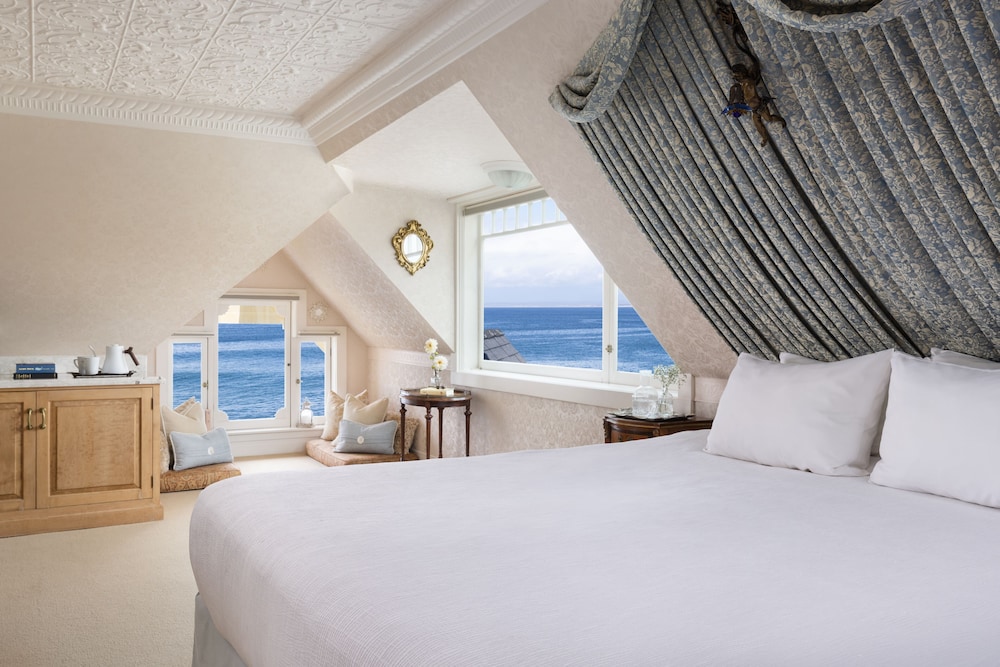 Premier Room, 1 King Bed, Fireplace, Sea View