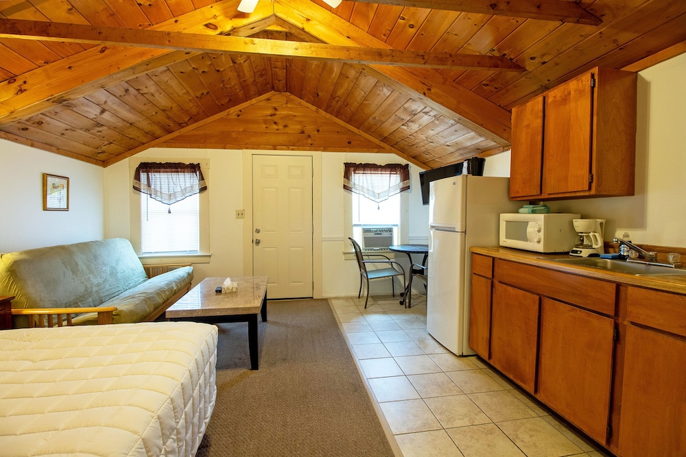 Large Two Room Cottage with Shared Balcony photo 2