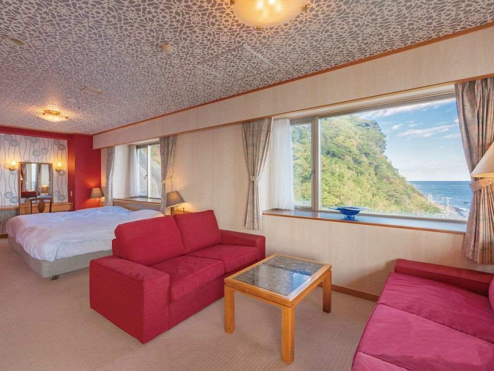 Deluxe Suite - Photo 6