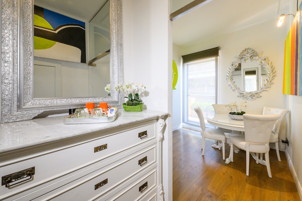 Junior Suite, 1 King Bed, Balcony, City View photo 2