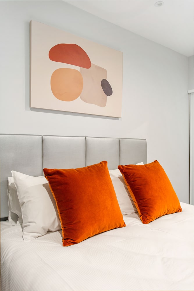 Deluxe Apartment, 1 Bedroom, Kitchen (Top Floor, Non-Motorway Facing) - Photo 1