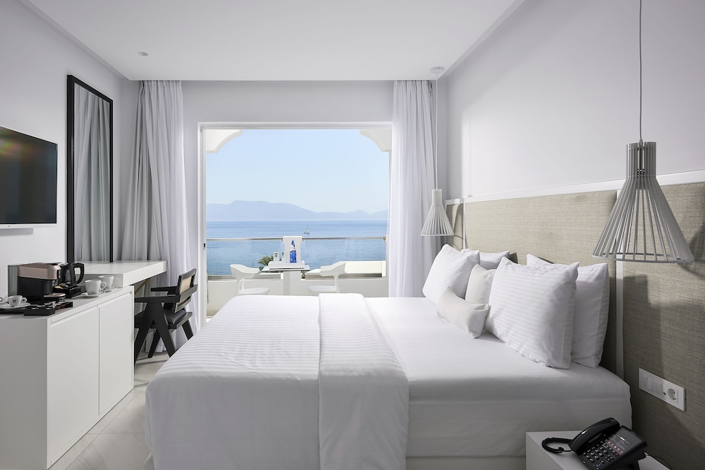 Family Suite, 2 Bedrooms, Sea View - Photo 2