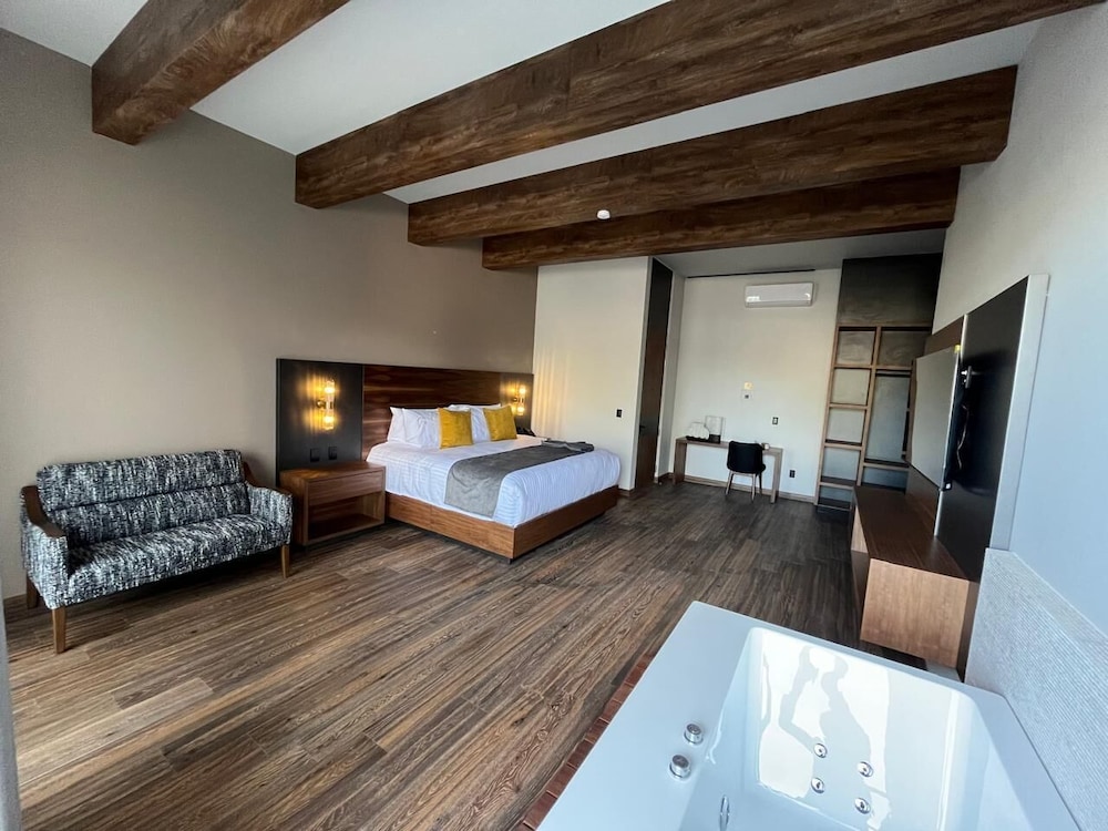 Luxury Suite, 1 King Bed