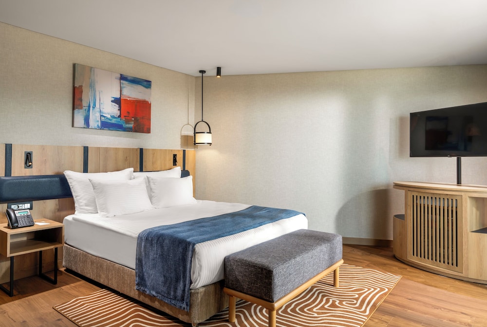 Deluxe Room with Queen Size Bed, Sea View - Photo 4