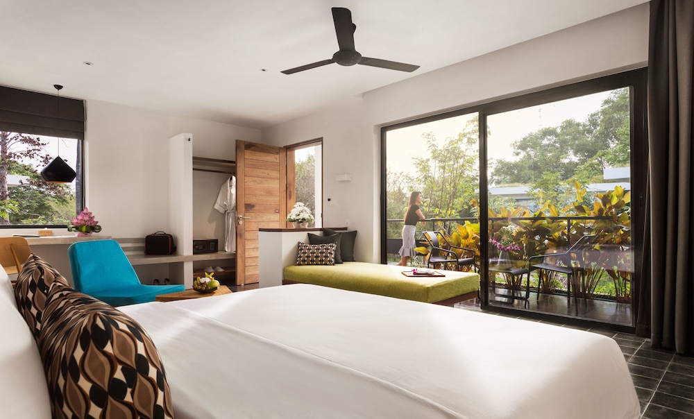 Premier Garden View King with 35% off Spa photo 1
