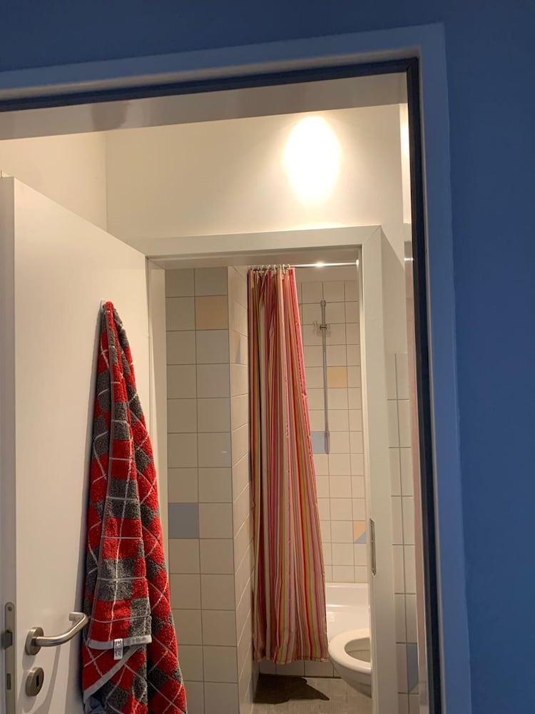 Single Room, Shared Bathroom photo 3