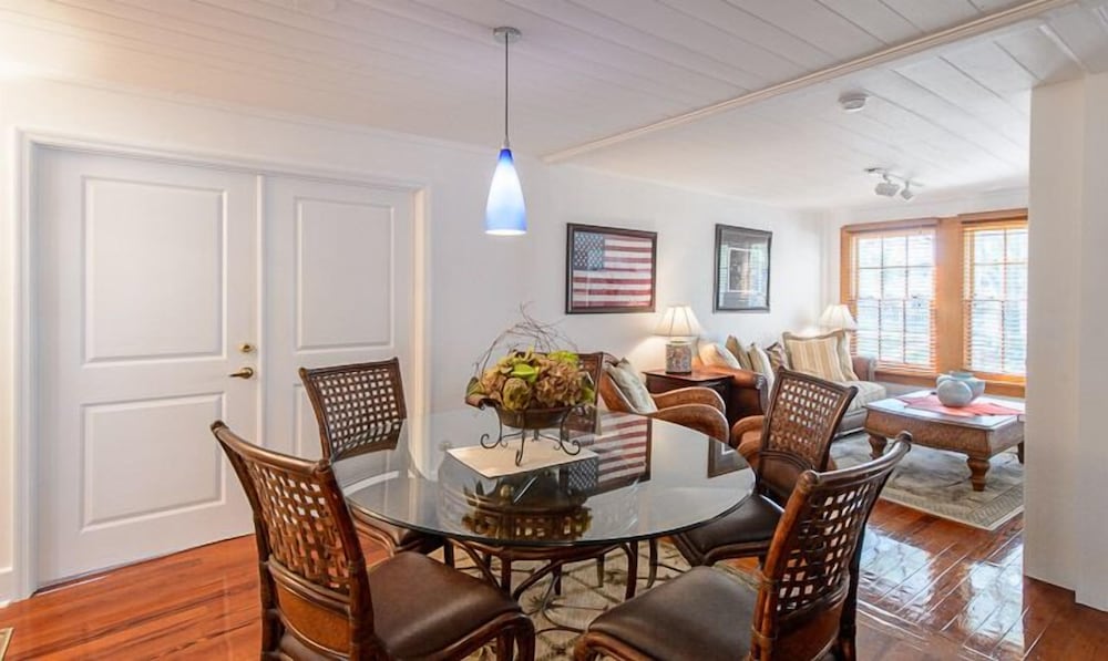 Grand Suite, 2 Bedrooms, Kitchen, Pool Access, Ground Floor