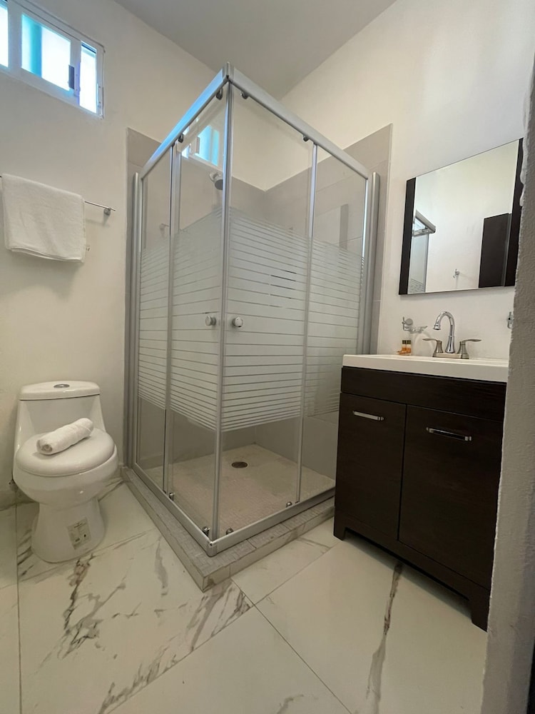 Basic Triple Room photo 2