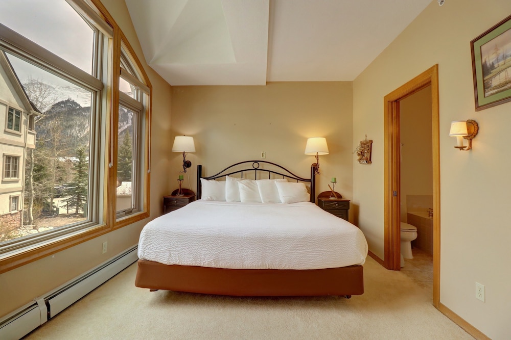 Townhome, 4 Bedrooms photo 1