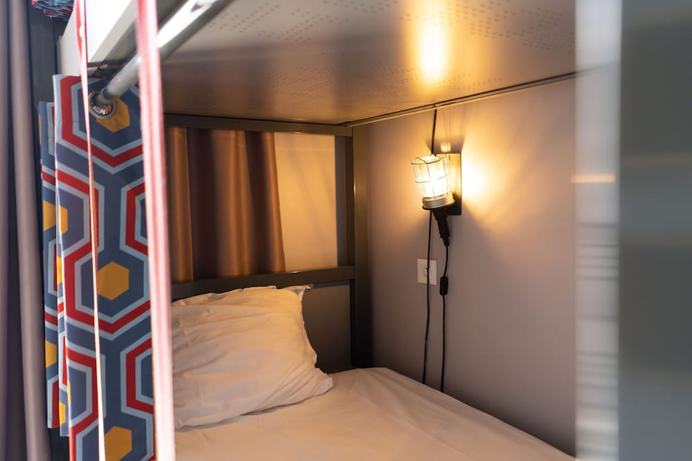 Bed in 4 beds dorm with private bathroom at the rooftop photo 2