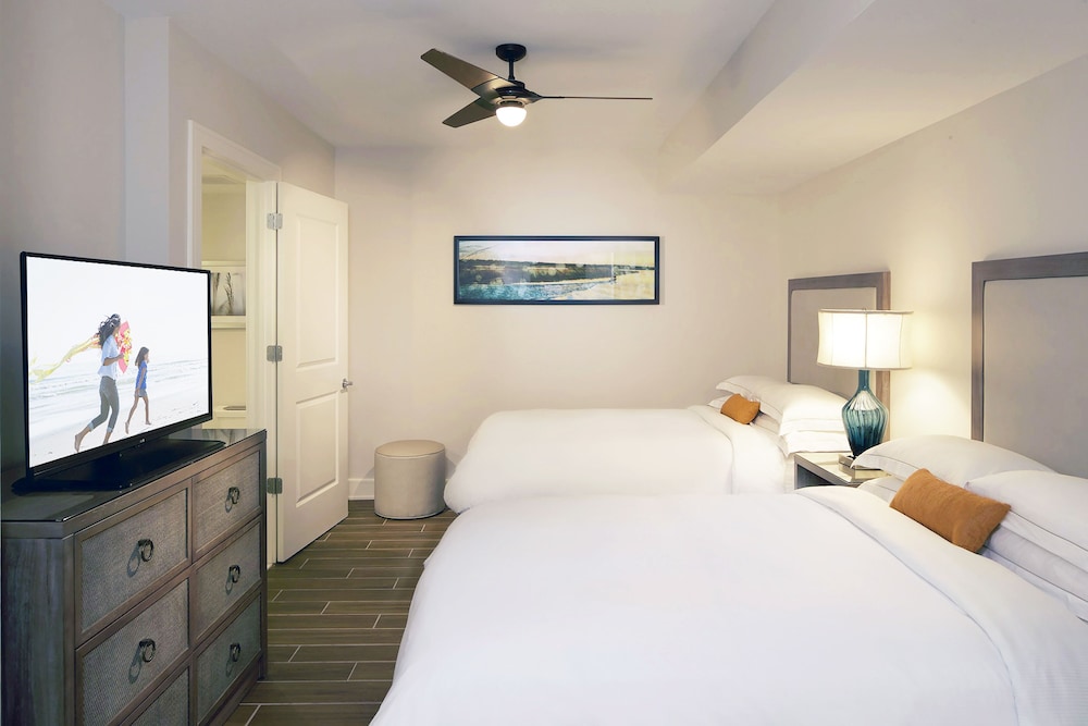 Suite, 2 Bedrooms, Accessible (3x3 Shower)