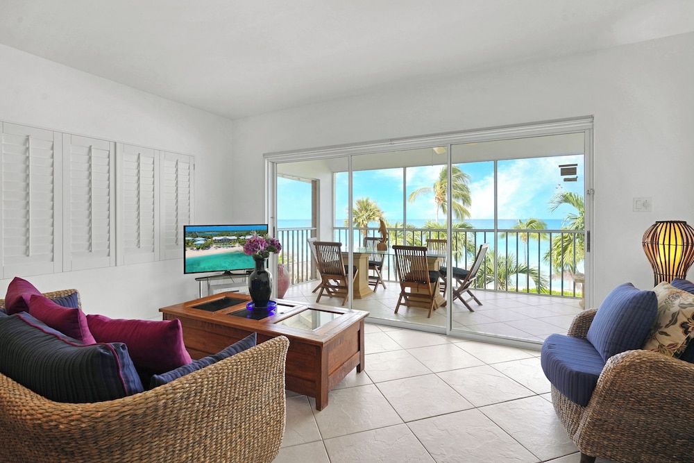 Condo 18, 2 Bedrooms, Ocean View photo 2