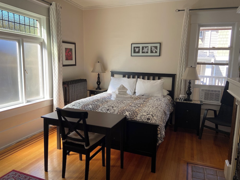 Traditional Room, 1 Queen Bed