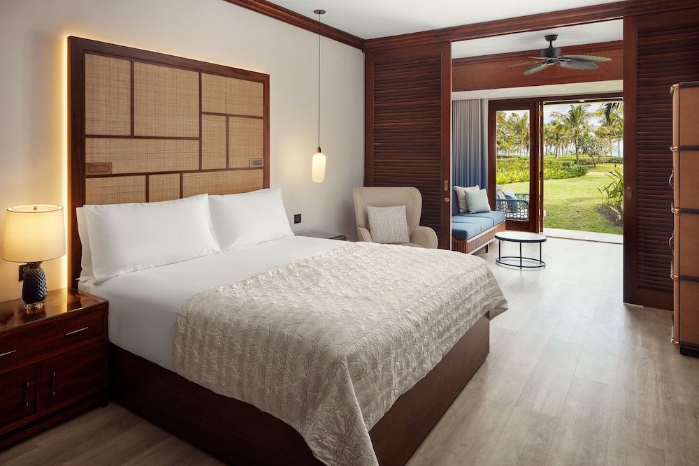 Family Suite, 1 King Bed with Sofa bed, Beachfront - Photo 10