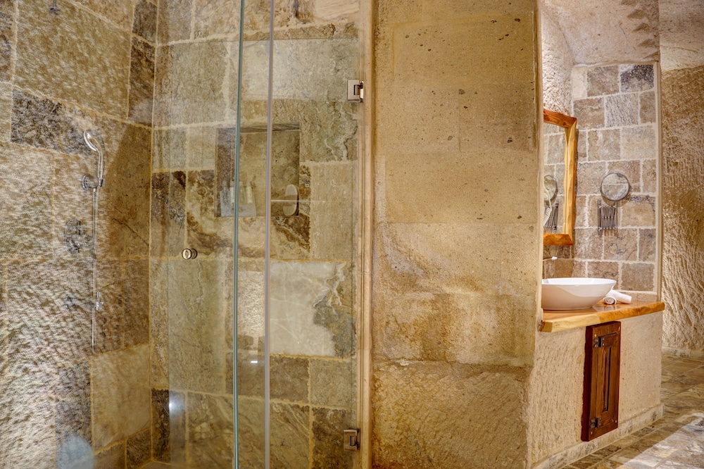 Superior Cave Room - Photo 19