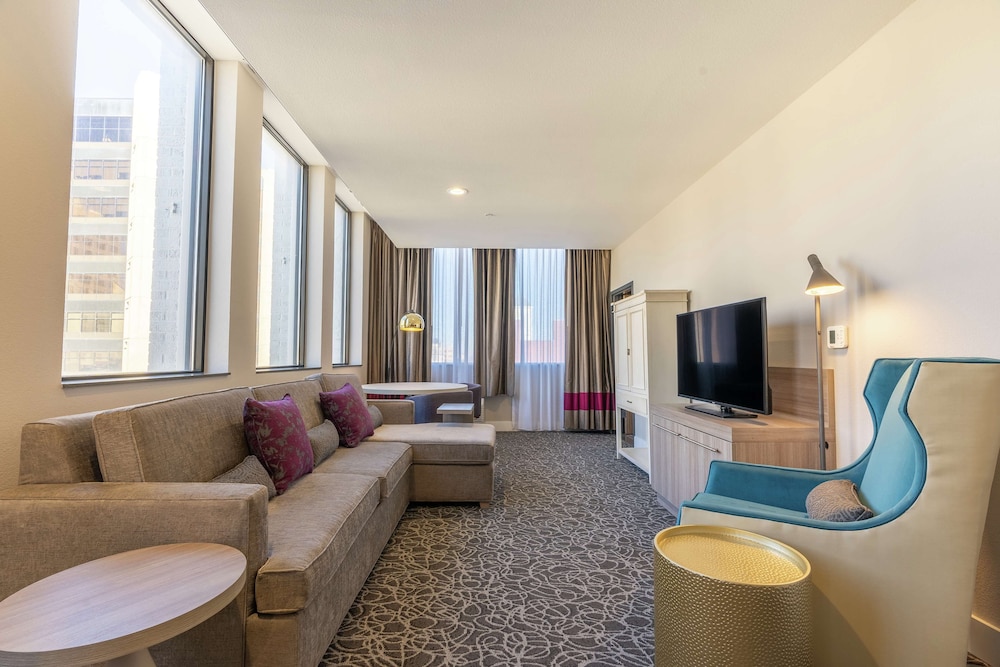 Suite, 1 Bedroom - Photo 2