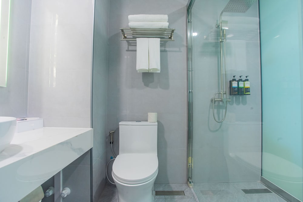 Deluxe Double or Twin Room, Balcony, City View photo 3