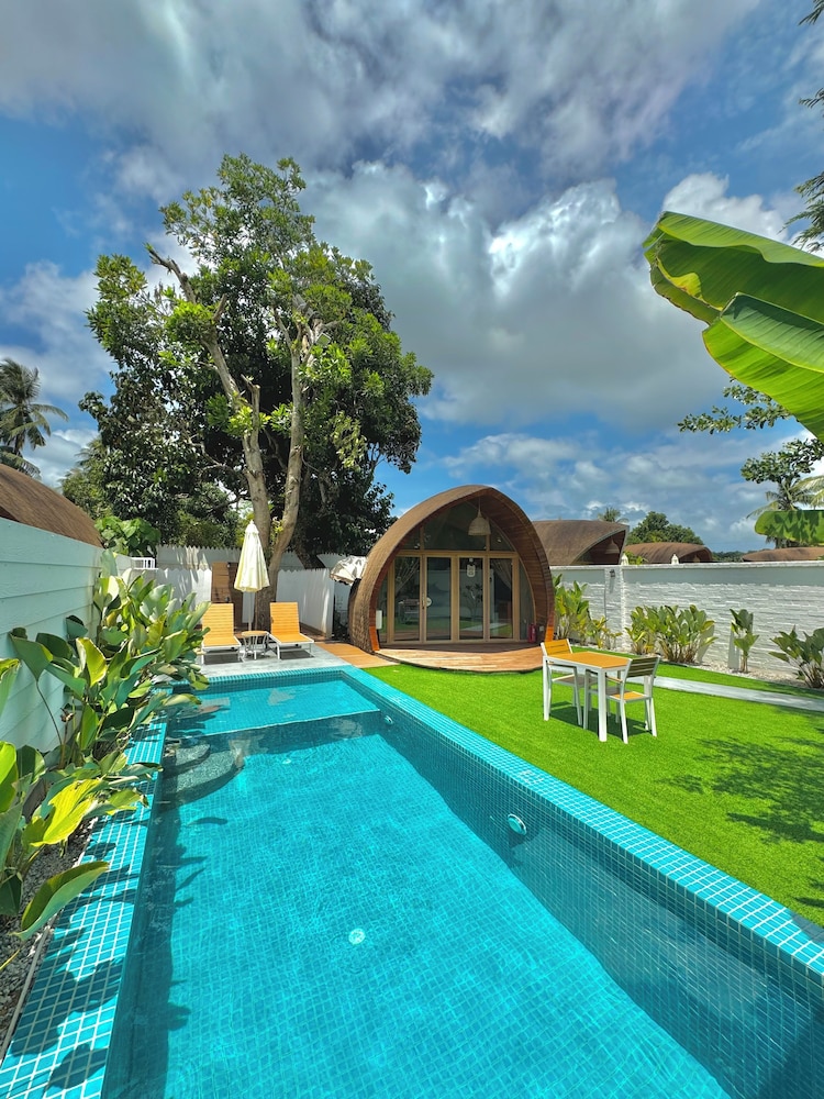 Pool View Room with Private Pool - Photo 17