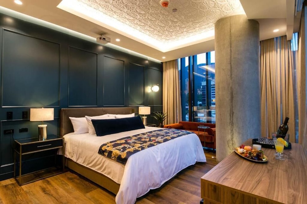 Corner King Suite High Floor photo 3