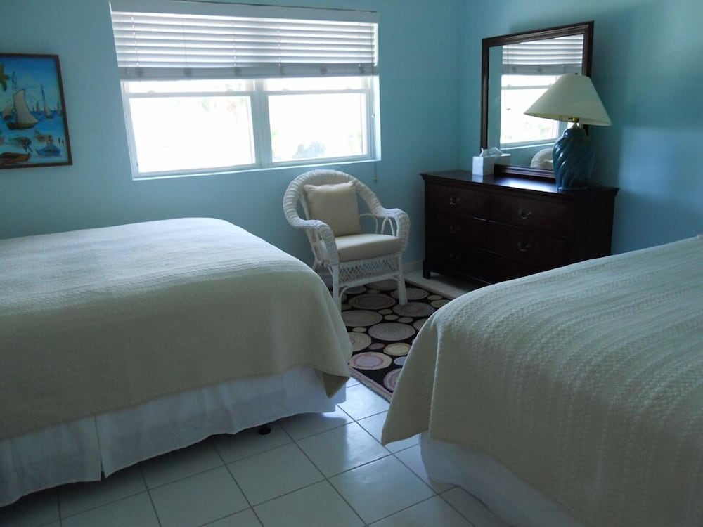 Condo, 2 Bedrooms, Ocean View photo 2