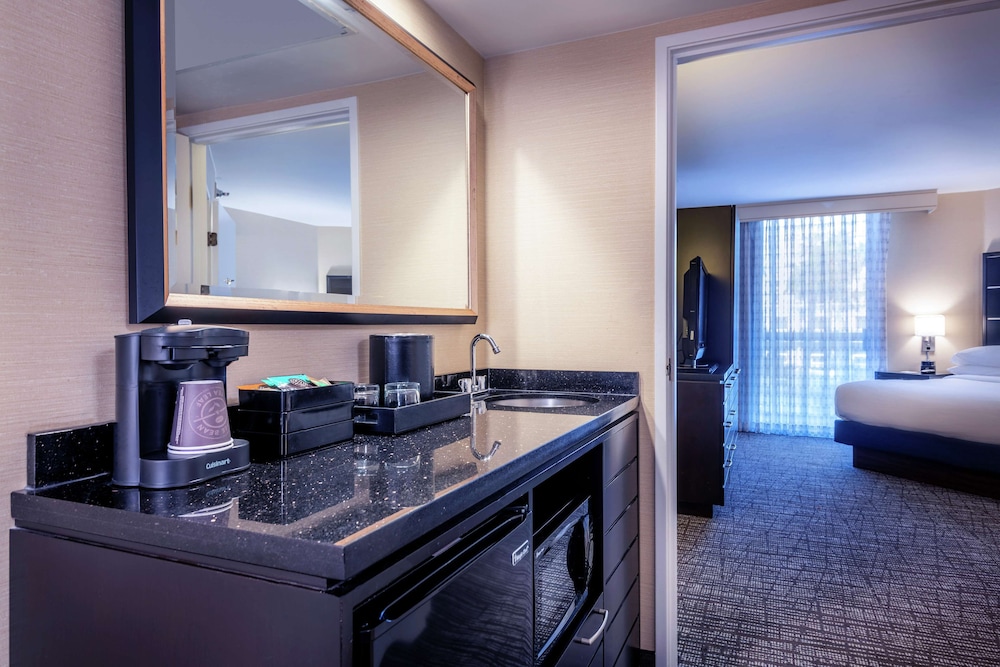 Room, 1 King Bed (Non-Suite)