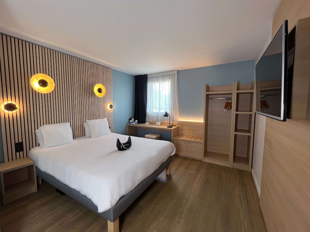 Superior Room, 1 Queen Bed, Non Smoking - Photo 1