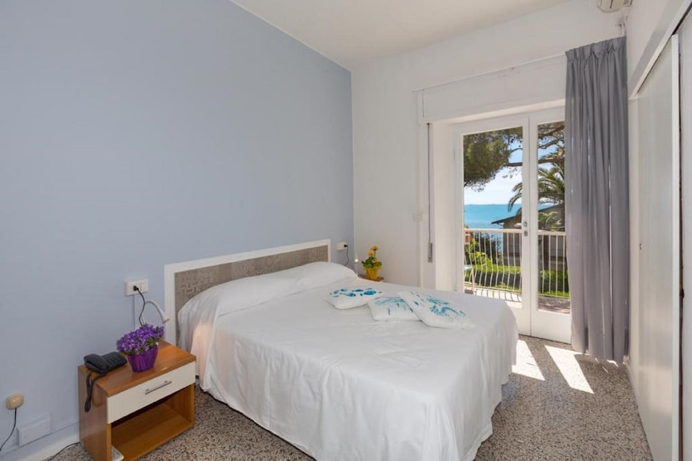 Panoramic Double or Twin Room, Ocean View photo 2