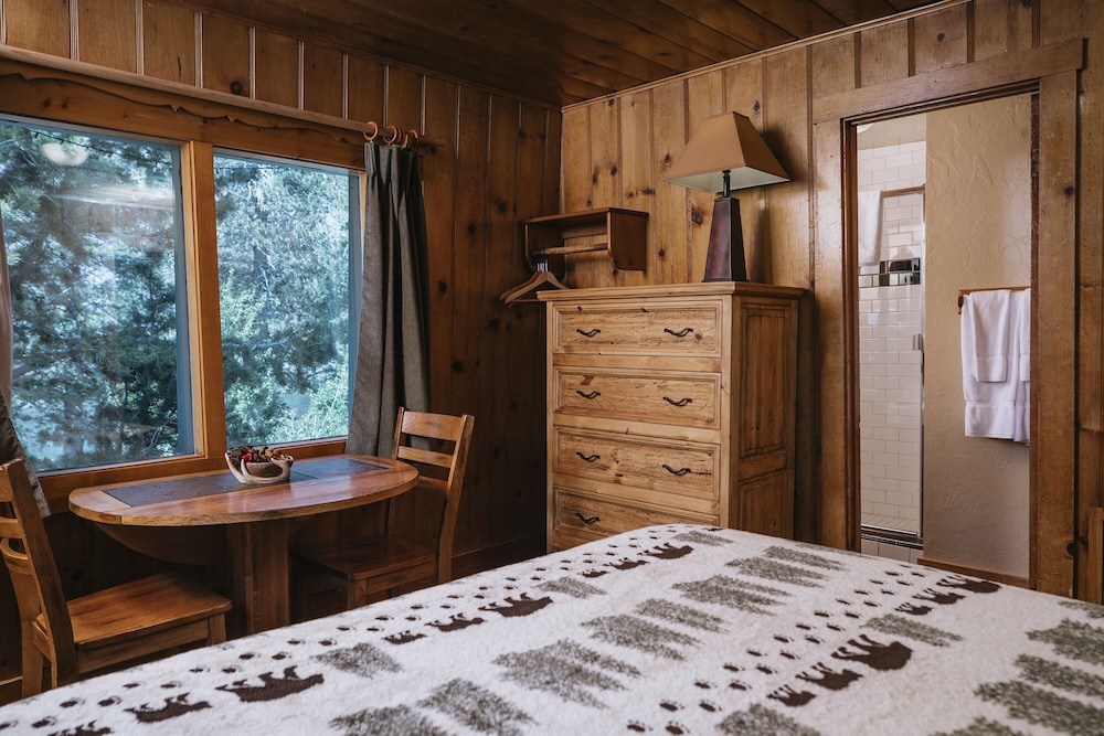 Room (Lodge Room with Private Bath-No Pets) photo 2