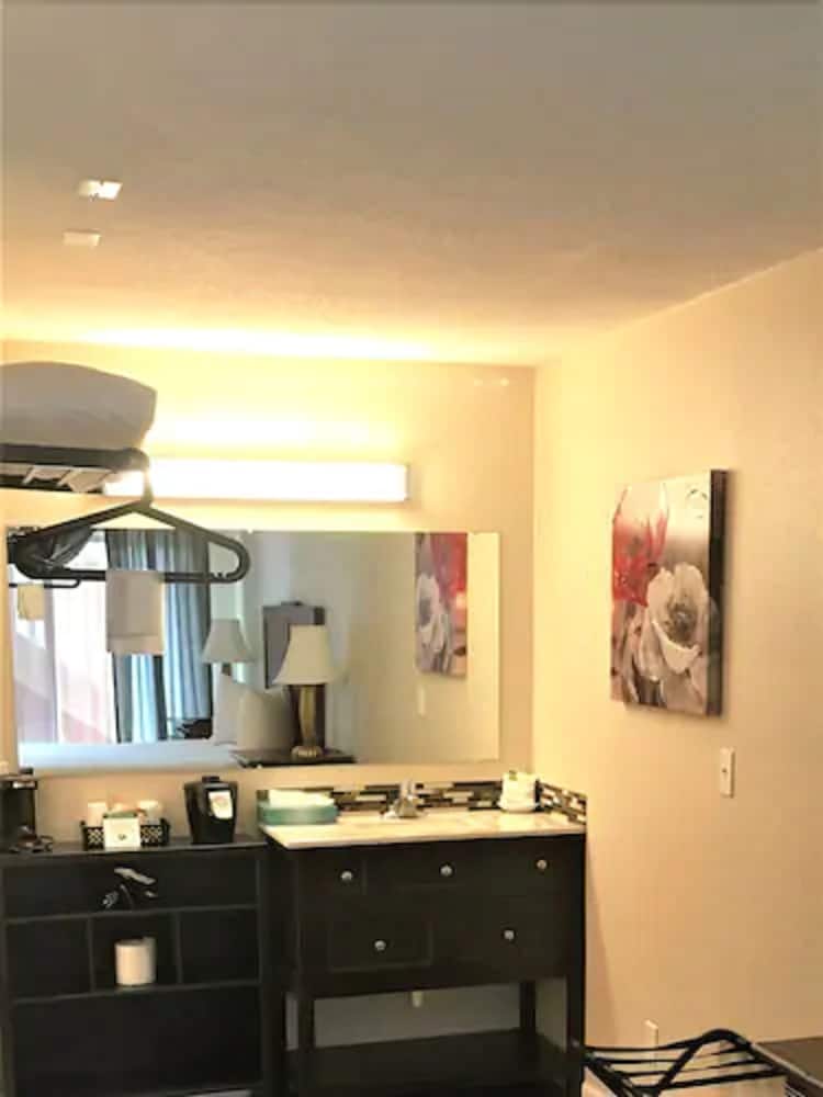Classic Single Room, 1 Queen Bed photo 2