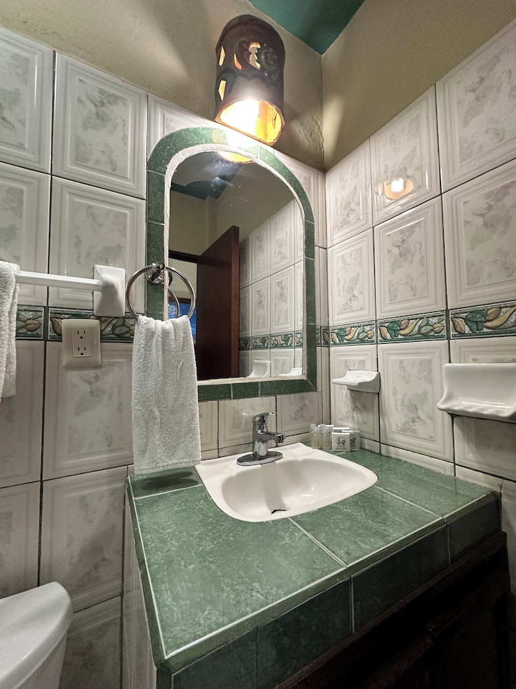 Classic Triple Room - Photo 12