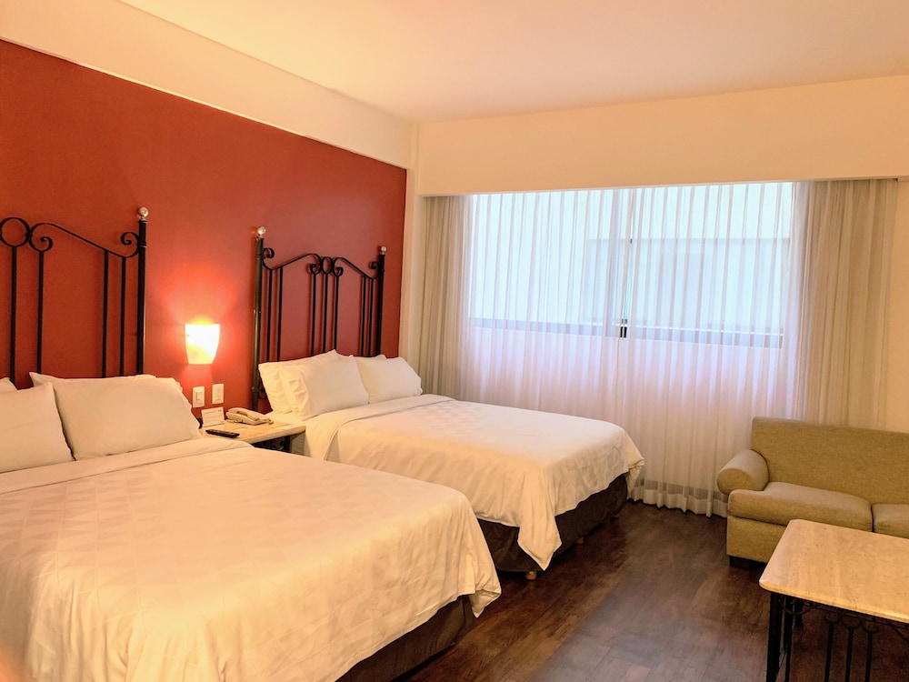 Premium Room, 2 Queen Beds - Photo 7