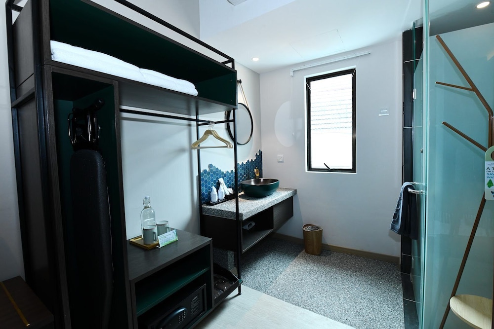 Deluxe King Room - Photo 2