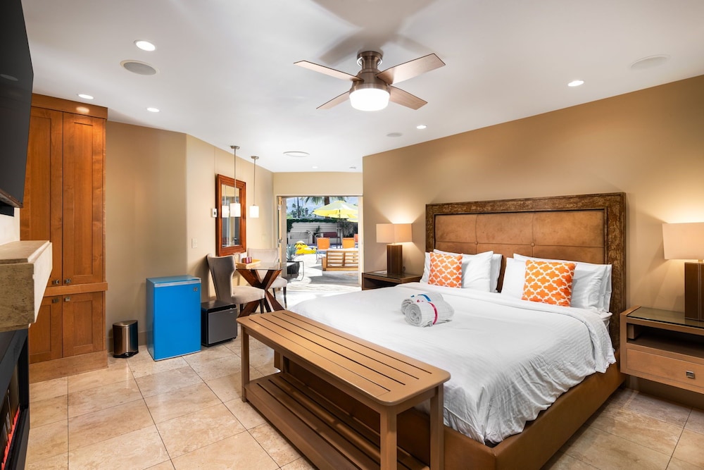Luxury Suite, 1 King Bed, Hot Tub, Pool View photo 1