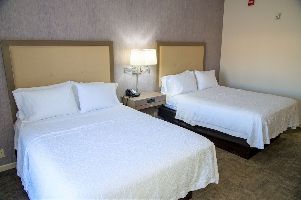 Room, 2 Queen Beds, Accessible, Non Smoking - Photo 1