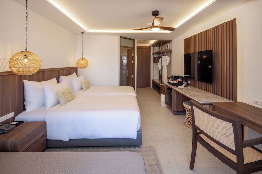 Spa Suite with Private Jacuzzi photo 2