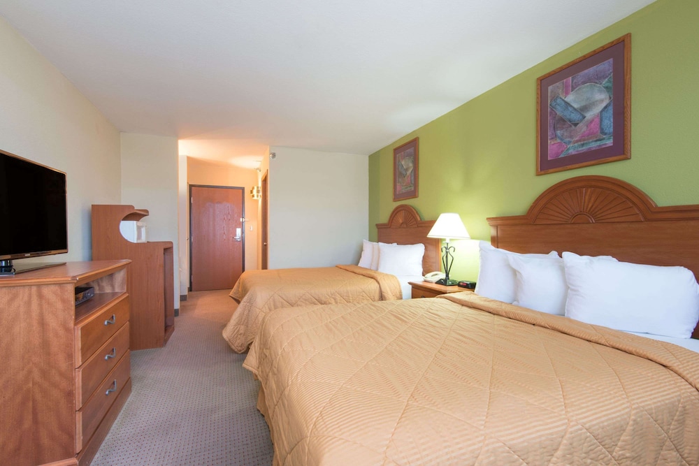 Room, 2 Queen Beds - Photo 1