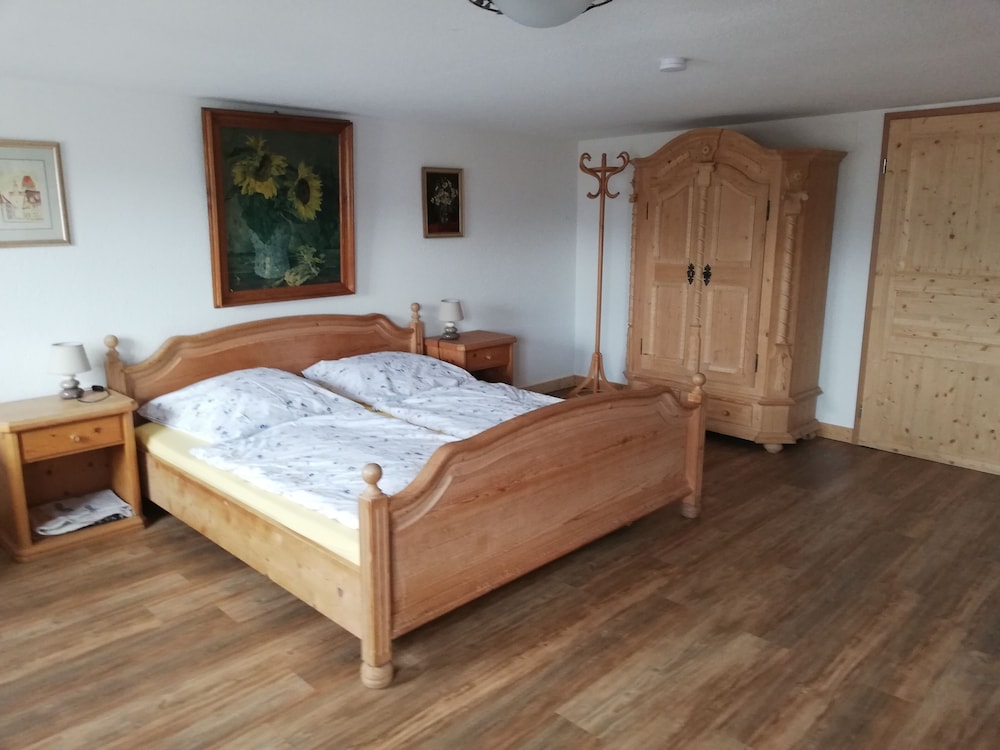Deluxe Double Room, Private Bathroom (Sonnenblumenzimmer) - Photo 1