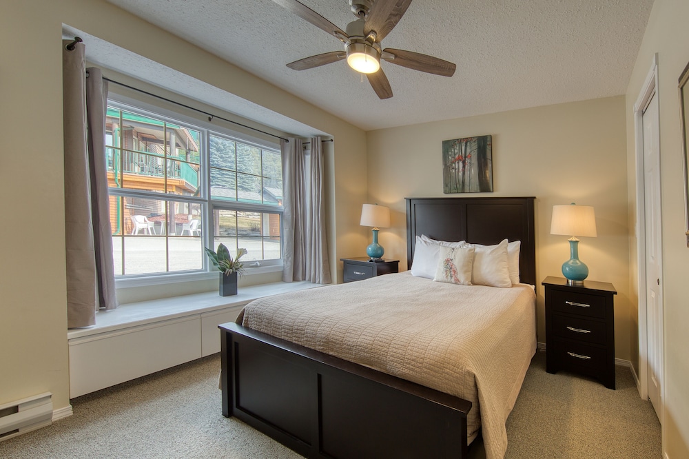 Townhome, 3 Bedrooms (402 Phase1 or 1102) photo 1